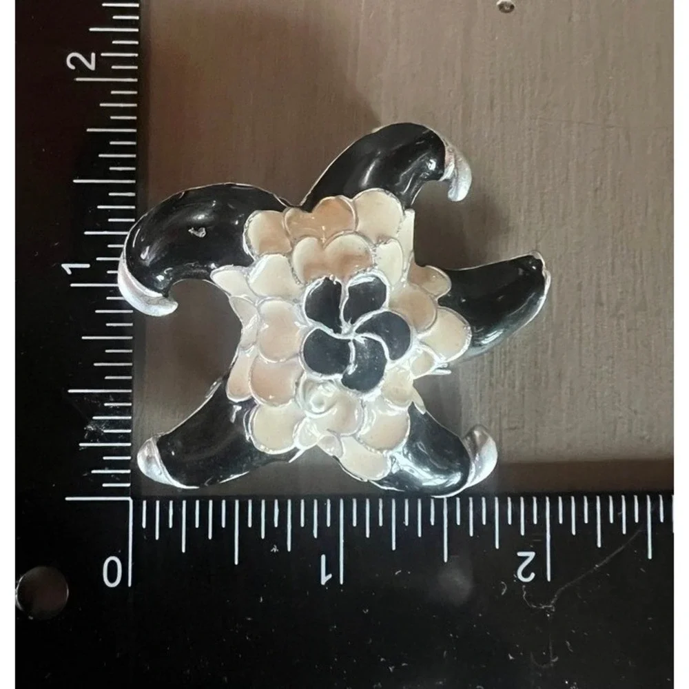 Vintage‎ Brooch Sea Star Black White Enamel Starfish Coastal Statement Pin Beach